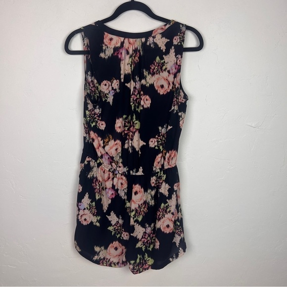 DR2 by Daniel Rainn Navy Floral Romper medium - Picture 8 of 10